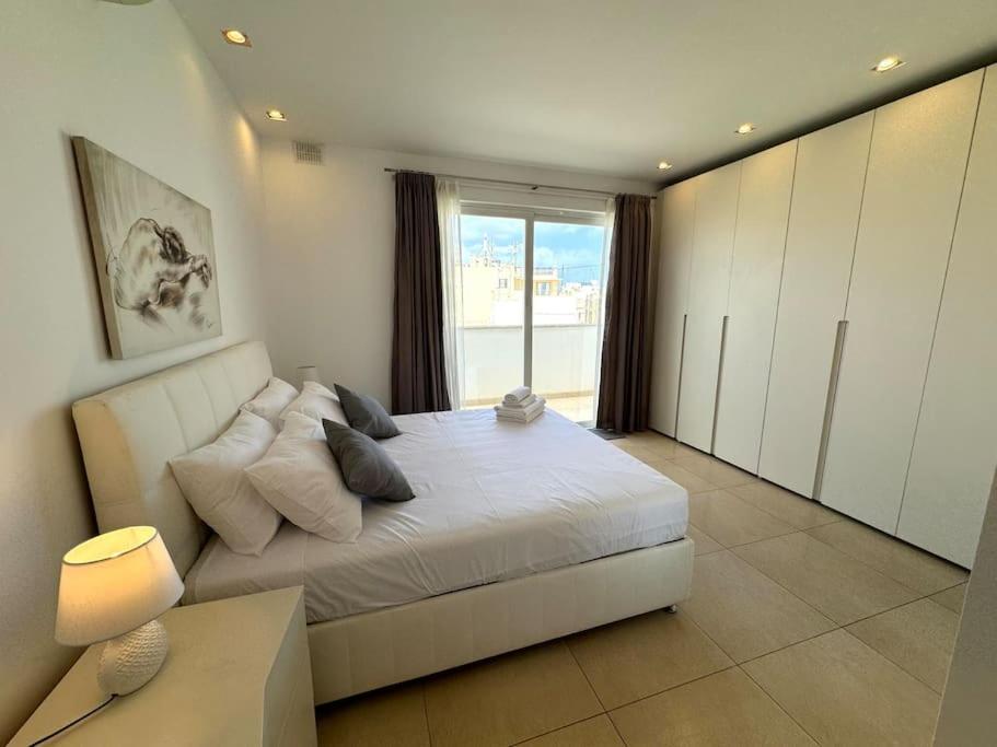 Penthouse -Centre Of Sliema - Best View In Malta Exterior photo