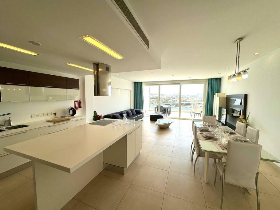 Penthouse -Centre Of Sliema - Best View In Malta Exterior photo